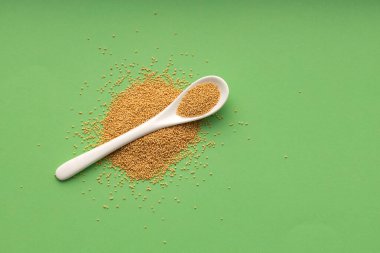 Amaranthus - kaşık içinde çiğ araranth tohumu. Sağlıklı yemek.