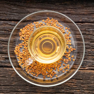 Kokulu ve organik çemen otu tohumlarından sıcak çay - Trigonella foenum - graecum