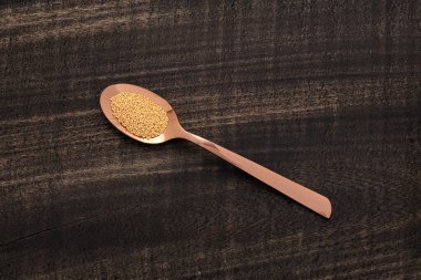 Amaranthus - kaşık içinde çiğ araranth tohumu. Sağlıklı yemek.