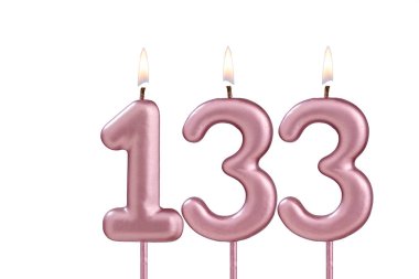 133 numaralı mum - Beyaz arkaplanda doğum günü mumu