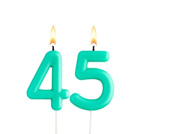 Beyaz arkaplanda yeşil doğum günü mumu - 45 numaralı mum
