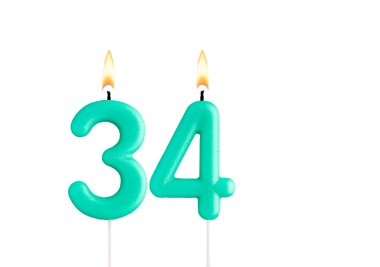 Doğum günü numarası 34 - Beyaz arkaplanda yeşil doğum günü mumu