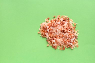 Pakistan kırmızı kaya tuzu - Himalaya pembe tuz kristalleri.