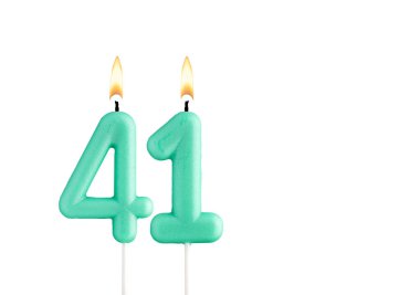 Beyaz arkaplanda yeşil doğum günü mumu - 41 numaralı mum