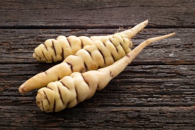 Organik kübiyolar, Kolombiya yumrusu. Tropeolum tüberozum.