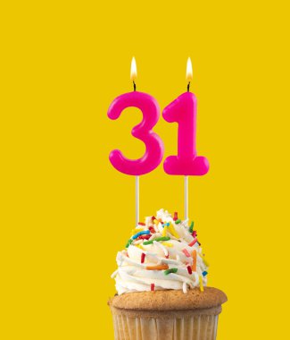 Pembe mum ve kek doğum günü kartı - 31 numara