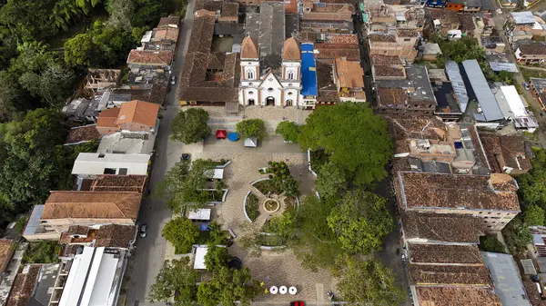 Tarso, Antioquia - Kolombiya - 21 Temmuz 2024. Medellin şehrinden 94.3 km uzaklıktaki belediyenin insansız hava aracı ile çekilmiş fotoğrafı..
