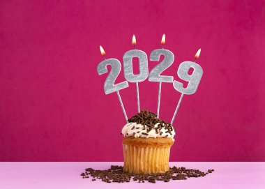 Yeni yıl kutlamaları için 2029 numaralı mumlar.