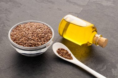 Linum usitatissimum - Cam şişede organik keten tohumu ve yağ.