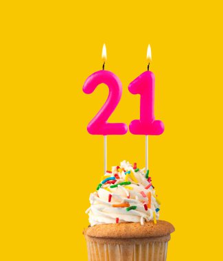 Pembe mum ve kek doğum günü kartı - 21 numara