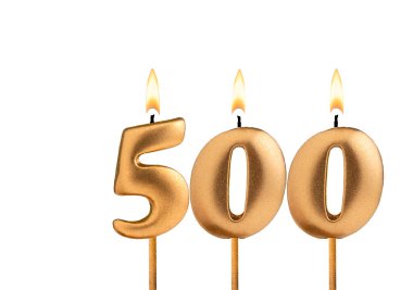 Altın mum numarası 500 - Beyaz arkaplanda doğum günü
