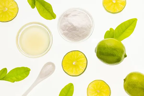 stock image Baking soda and lemon lime juice mix - Citrus latifolia.