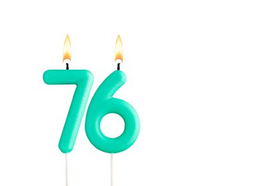 Doğum günü numarası 76 - Beyaz arkaplanda yeşil doğum günü mumu