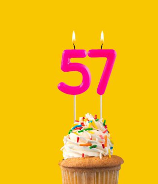 Pembe mum ve kek doğum günü kartı - 57 numara