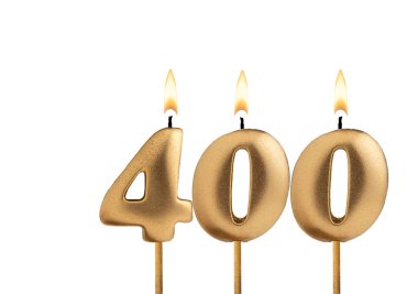 Altın mum numarası 400 - Beyaz arkaplanda doğum günü