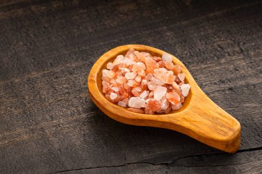 Kaba tanelerde saf tuz - Himalaya pembe kristalleri