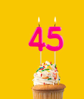 Pembe mum ve kek doğum günü kartı - 45 numara