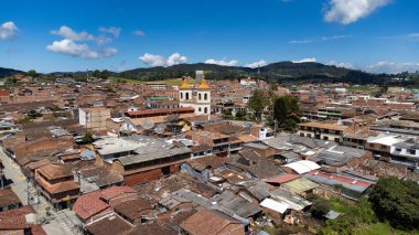 La Union, Antioquia, Kolombiya. 5 Ekim 2024. Bölümün doğu bölgesinde yer alan belediye, İHA ile yapılmış bir görüntü.