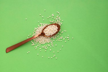 Tapioca topları cassava kökü Manihot esculenta 'dan yapılır.