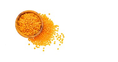 Bir kasede çiğ kırmızı mercimek - mercek mutfağı.