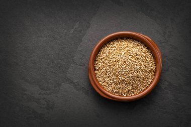 Amaranthus 'la bovling topu. Mutfak arka planı