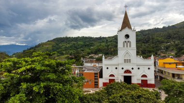 Valparaiso, Antioquia, Kolombiya. 27 Ekim 2024. Santa Ana Kilisesi, Katolik ibadeti.