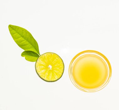 Metabolizmayı hızlandırmak için limon suyu - Citrus latifolia.