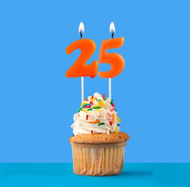 Turuncu doğum günü mumu ve kek - 25 numara