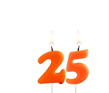 Doğum günü mumu - Beyaz arkaplanda 25 numaralı mum.