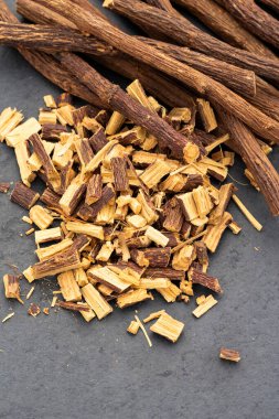 Glicyrhiza glabra - Meyan kökü, öksürük ve mide hastalıkları için etkili bir ilaç..
