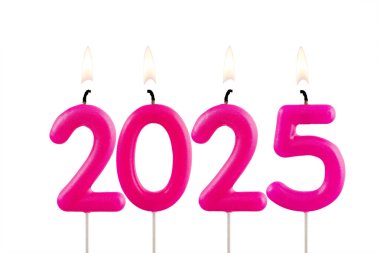 Yeni yıl için başarılar 2025 - Yanık sayılar şeklinde mumlar