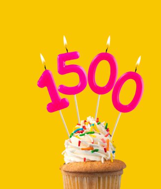 Pembe mumlar 1500 sayısını oluşturuyor - İzleme, izleme ve takipçi sayısı.