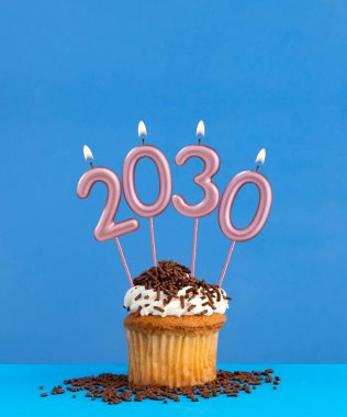 Yeni yıl kutlamaları için 2030 numaralı mumlar.