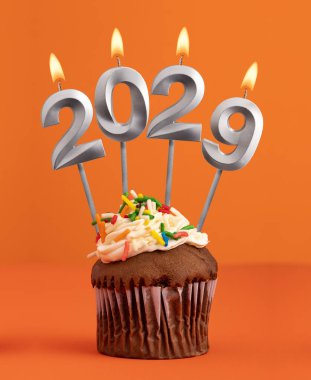 Mutlu yıllar 2029 - Mumlar yanan numaralar şeklinde