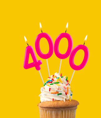 Mumlar 4000 sayısını oluşturuyor - Sarı arkaplan