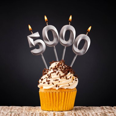 Takipçi veya beğeni sayısı - 5.000 numaralı mum