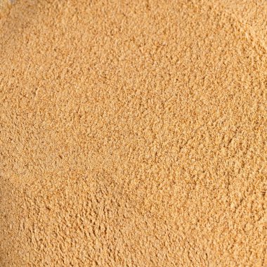 Bir yığın kurutulmuş Peru maca tozu - Lepidium meyenii.