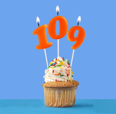 Turuncu doğum günü mumu ve kek - 109 numara