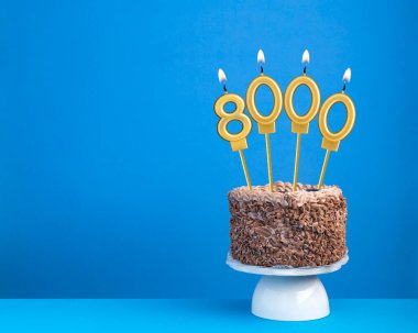 8000 numaralı mum - takipçi veya beğeni sayısı.