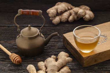 Organik zencefil kökü - Sağlıklı Zingiber ofis çayı.