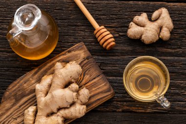 Zingiber officinale - Sıcak organik zencefil kökü çayı.