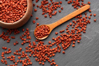 Bixa Orellana - Tahta kaşıkta organik annatto tohumları