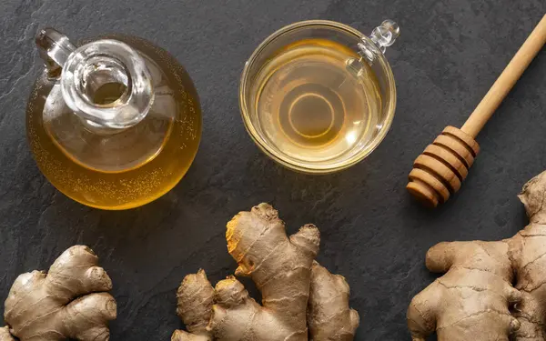 Sağlıklı Zingiber nikah çayı - Zingiber officinale.