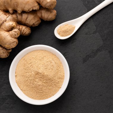 Taze zencefil kökü - Zingiber ofis zemin.