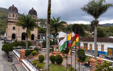 Concepcion, Antioquia, Kolombiya. 13 Mart 2025. Belediyenin ana parkında yer alan Katolik cemaati.