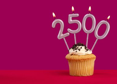 Takipçi veya beğeni sayısı - 2500 numaralı mum