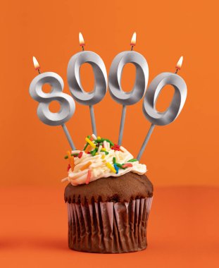 Takipçi veya beğeni sayısı - 8000 numaralı mum