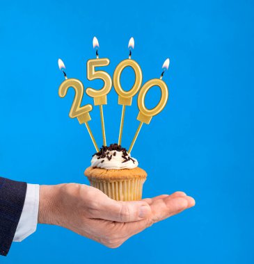 2500 numaralı mum - takipçi veya beğeni sayısı