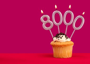 8000 numaralı mum - takipçi veya beğeni sayısı