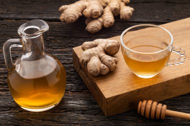 Sıcak organik zencefil kökü çayı - Zingiber Office.